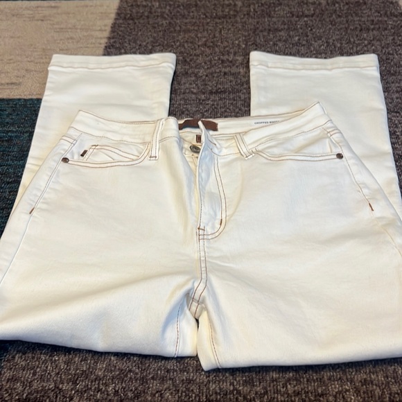 NWOT-Judy Blue Cream colored Bootcut crop jeans size 11/30 - Picture 1 of 8